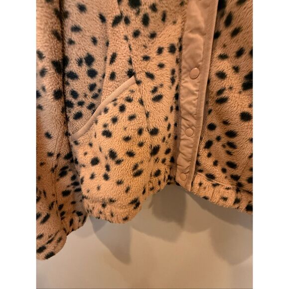 Abercrombie Leopard Fleece Jacket Medium - Picture 5 of 10